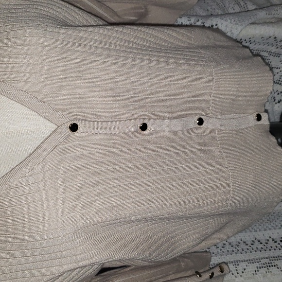 Tint & Shadow cropped cardigan - Picture 2 of 7